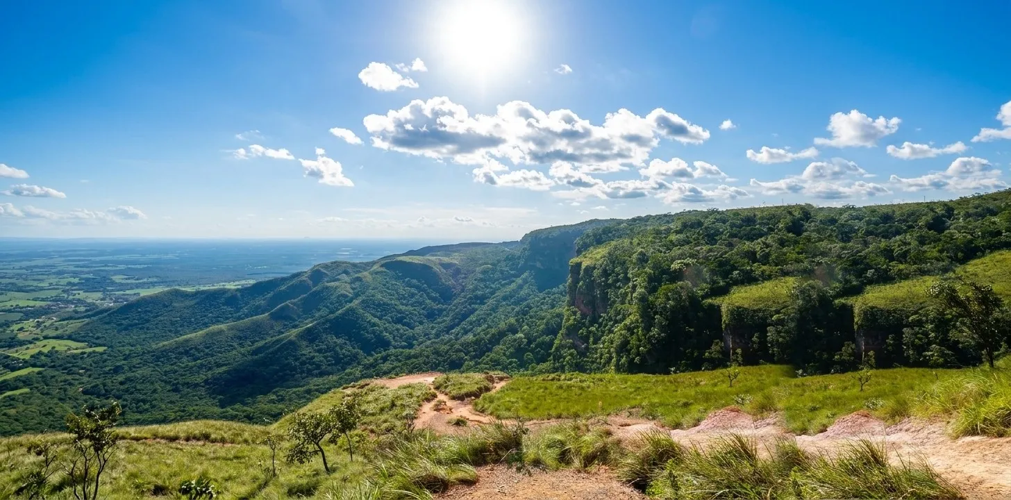 Vista do Mirante Geodésico sobre os paredões e a planície