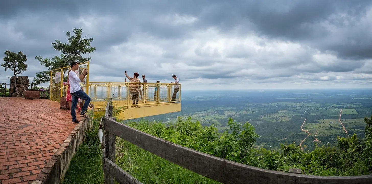 Mirante Morro dos Ventos com vista ampla para o vale